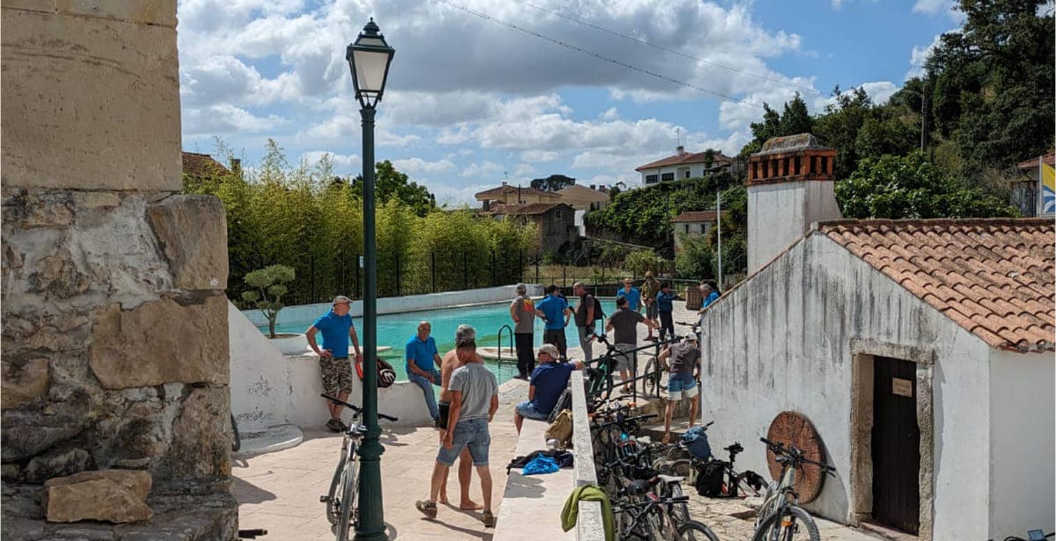 Pessoas reunidas atividade de grupo